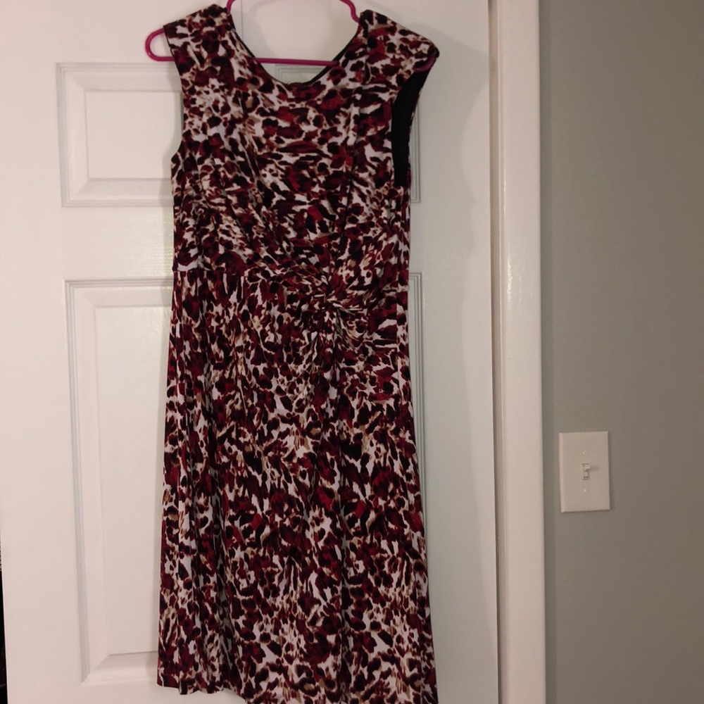 Scoop neck dress with knotted front detail